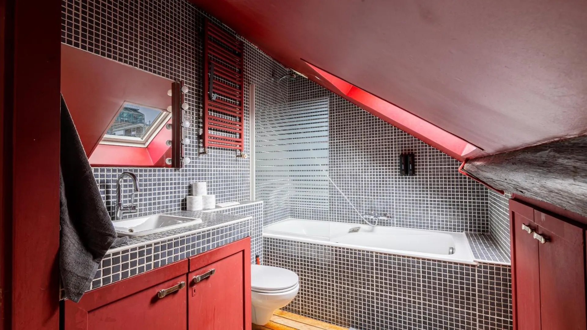 Quartier Mezzanine & 1br Le Marais Temple Free Netflix Apartment