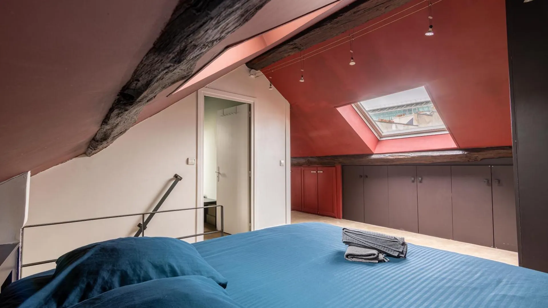 Quartier Mezzanine & 1br Le Marais Temple Free Netflix Apartment